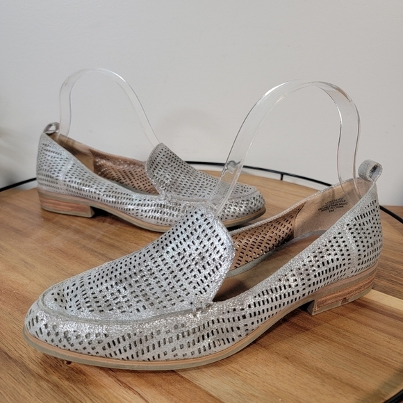 Crown Vintage Silver Metallic Loafers Flats Perforated Size 6 - Picture 4 of 17